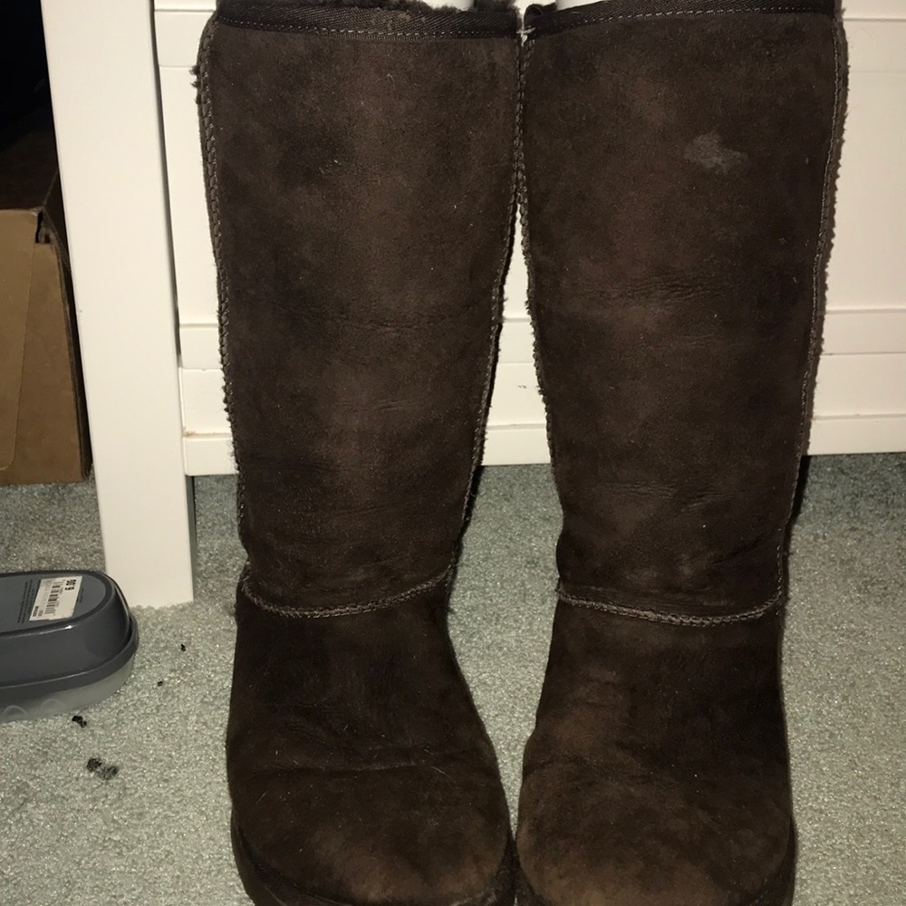 TALL CHOCOLATE BROWN UGGS
